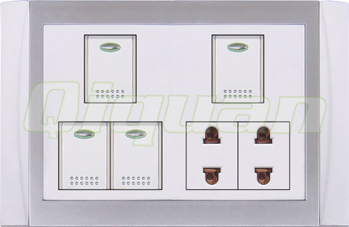 4 gang switch with 2 socket